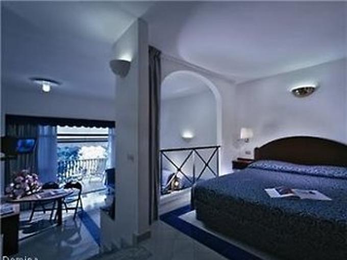 Homestay Domina Royal *
