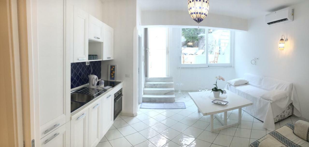 Marilu Vacation In Apartment *