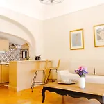 Casa Giulia - Sophisticated Apartment With View