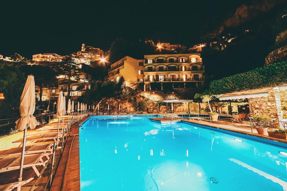 Royal Hotel