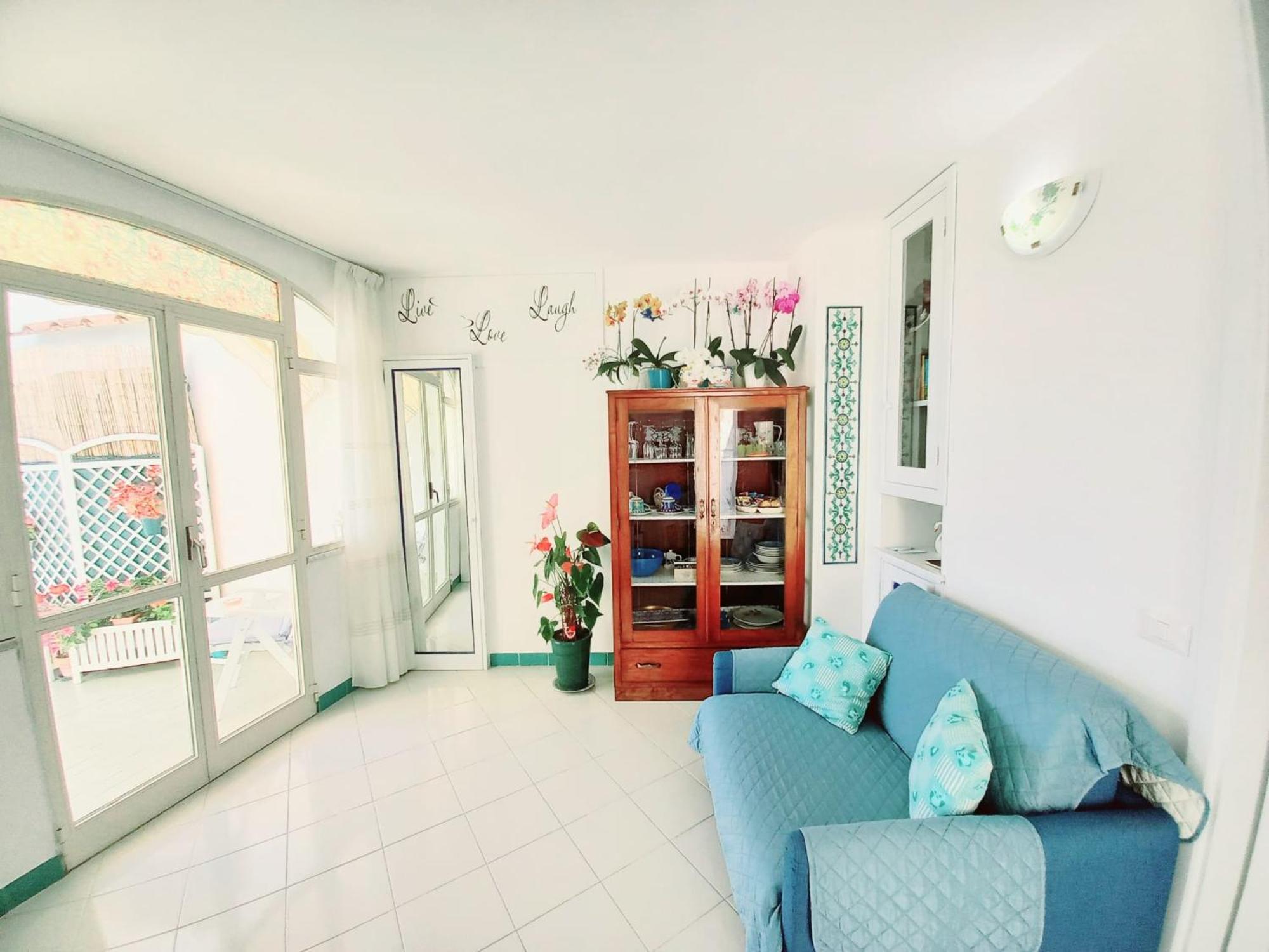 Blue Line House Apartment