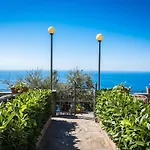 Villa Savina - Elegant Family Villa Overlooks Amalfi Coast -