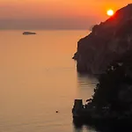 Aria Di Mare,Near Elevator, Few Steps, Parking, Garden