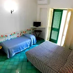 Hotel Rooms 14/7 In Positano