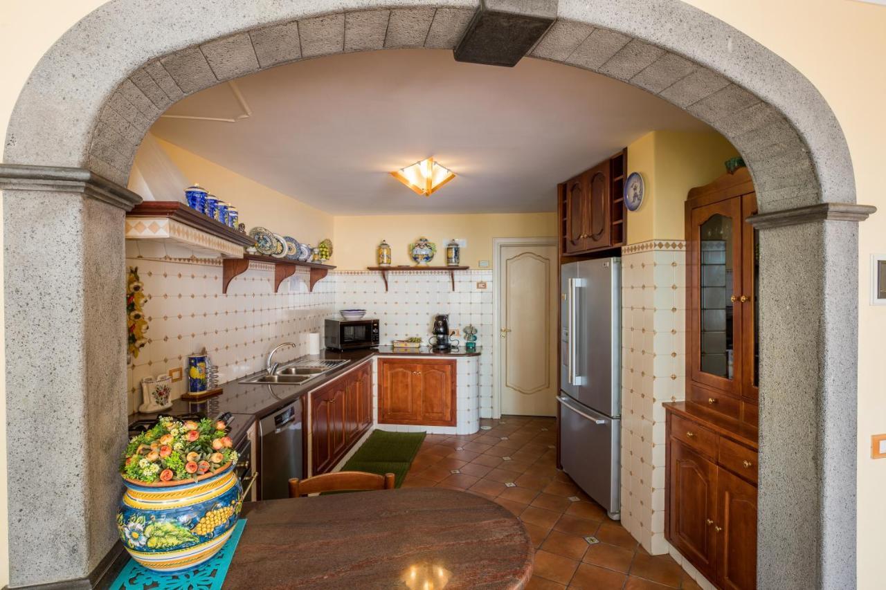 Ilary House - De Vivo Realty Holiday home *