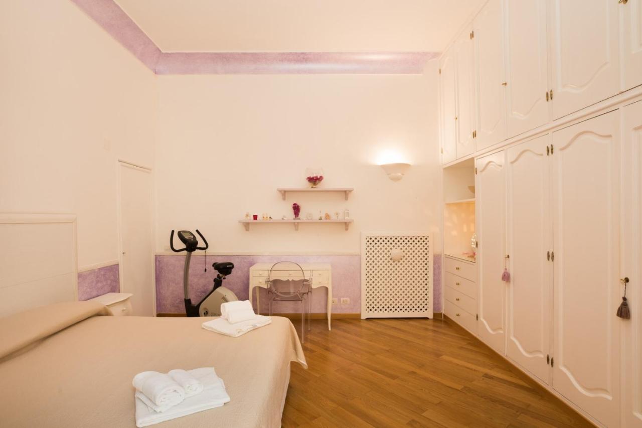 Ilary House - De Vivo Realty