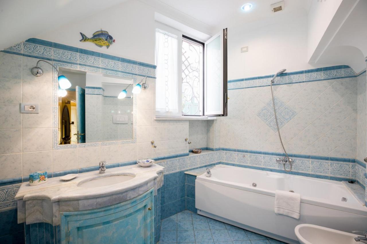 Ilary House - De Vivo Realty
