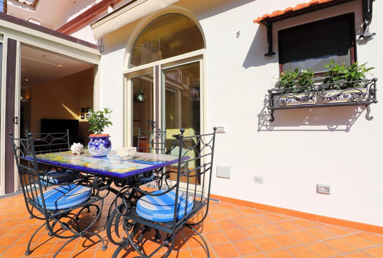 Ilary House - De Vivo Realty