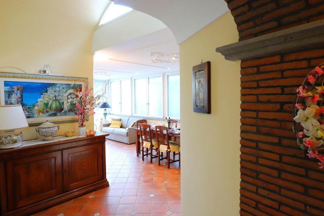 Ilary House - De Vivo Realty