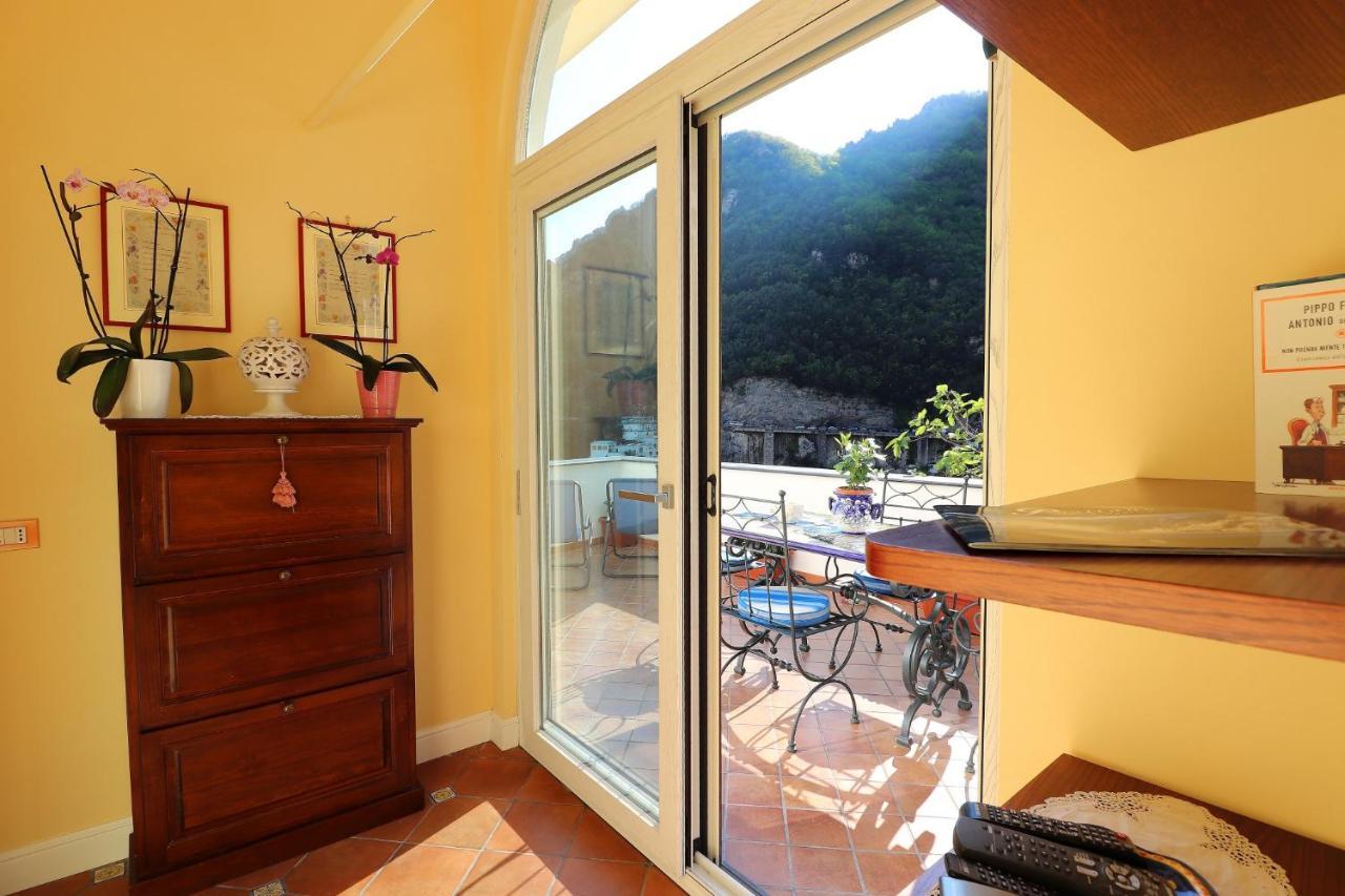 Ilary House - De Vivo Realty *