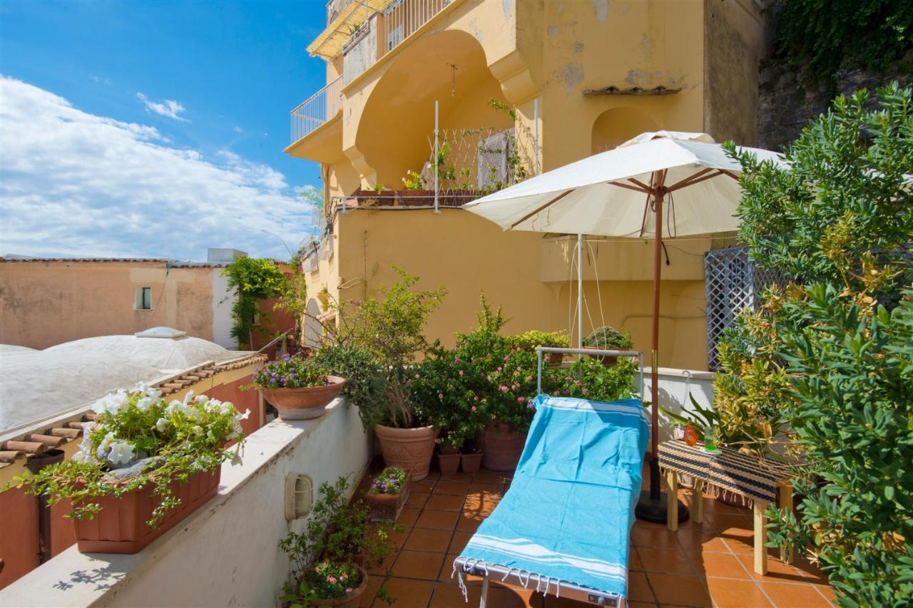 Casa Noemi 4&2, Emma Villa