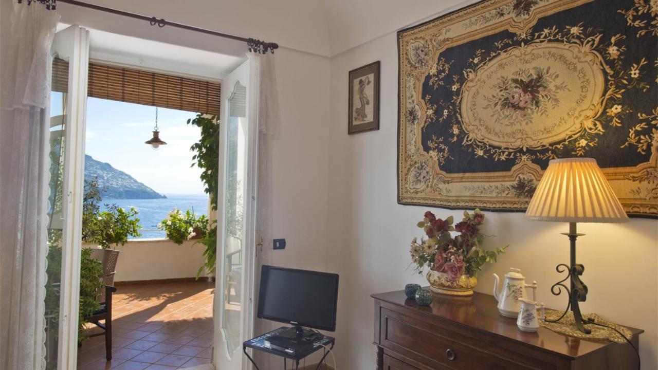 Casa Noemi 4&2, Emma Villa