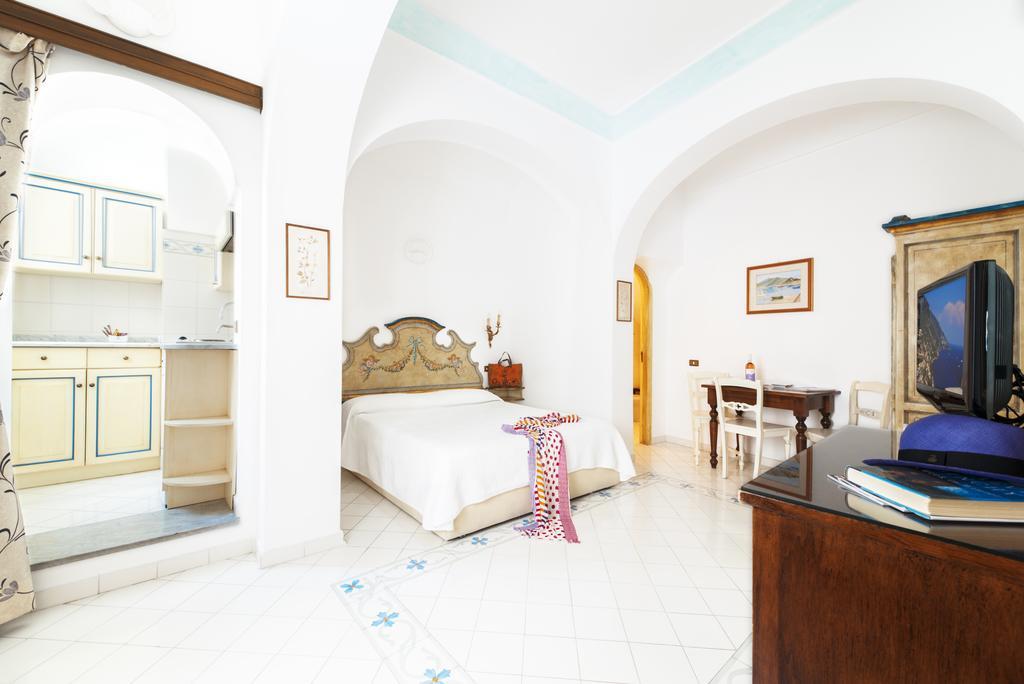 Flavio Gioia Aparthotel