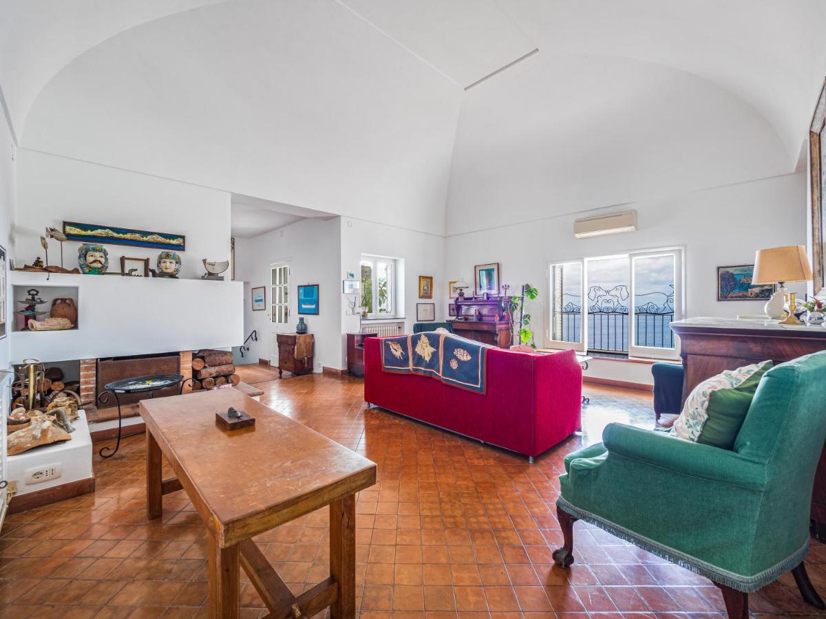 Casa Lauro - De Vivo Realty