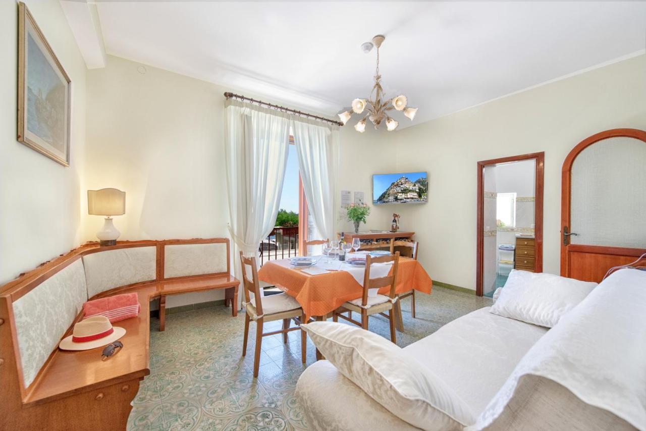 Costanzo Front Apartment