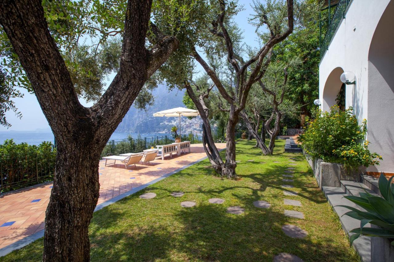 - Lo Scoglio Villa