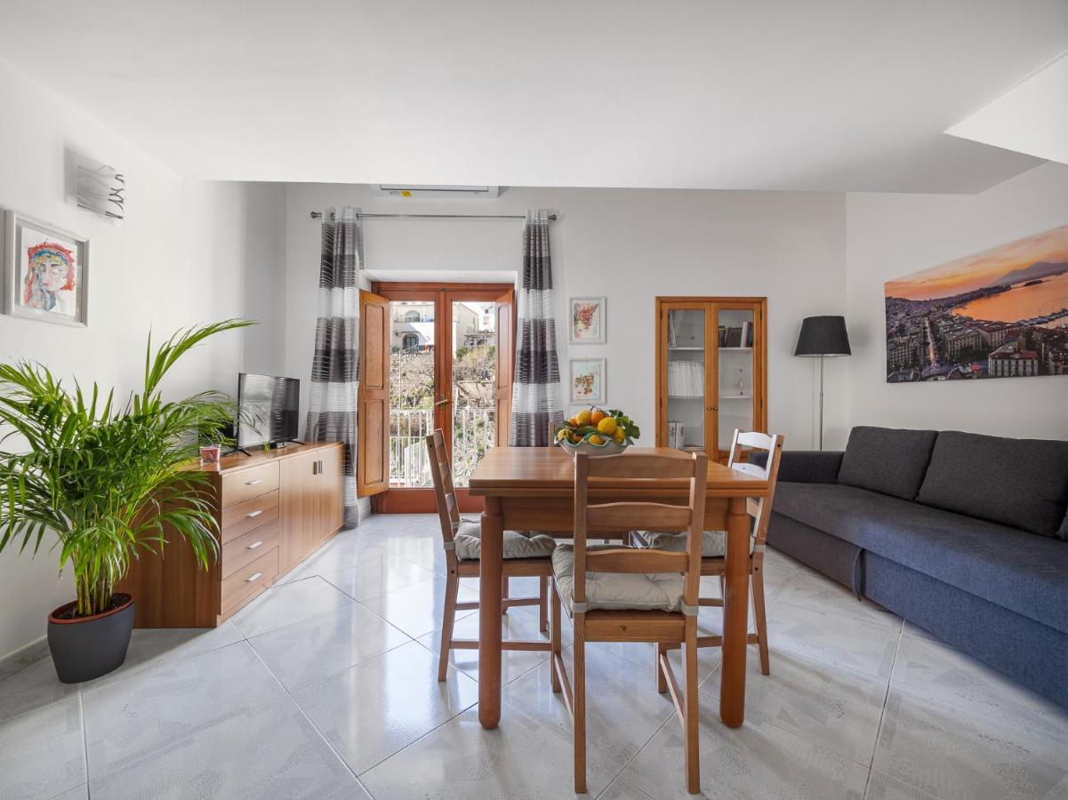 La Perla Di Chicca Apartment
