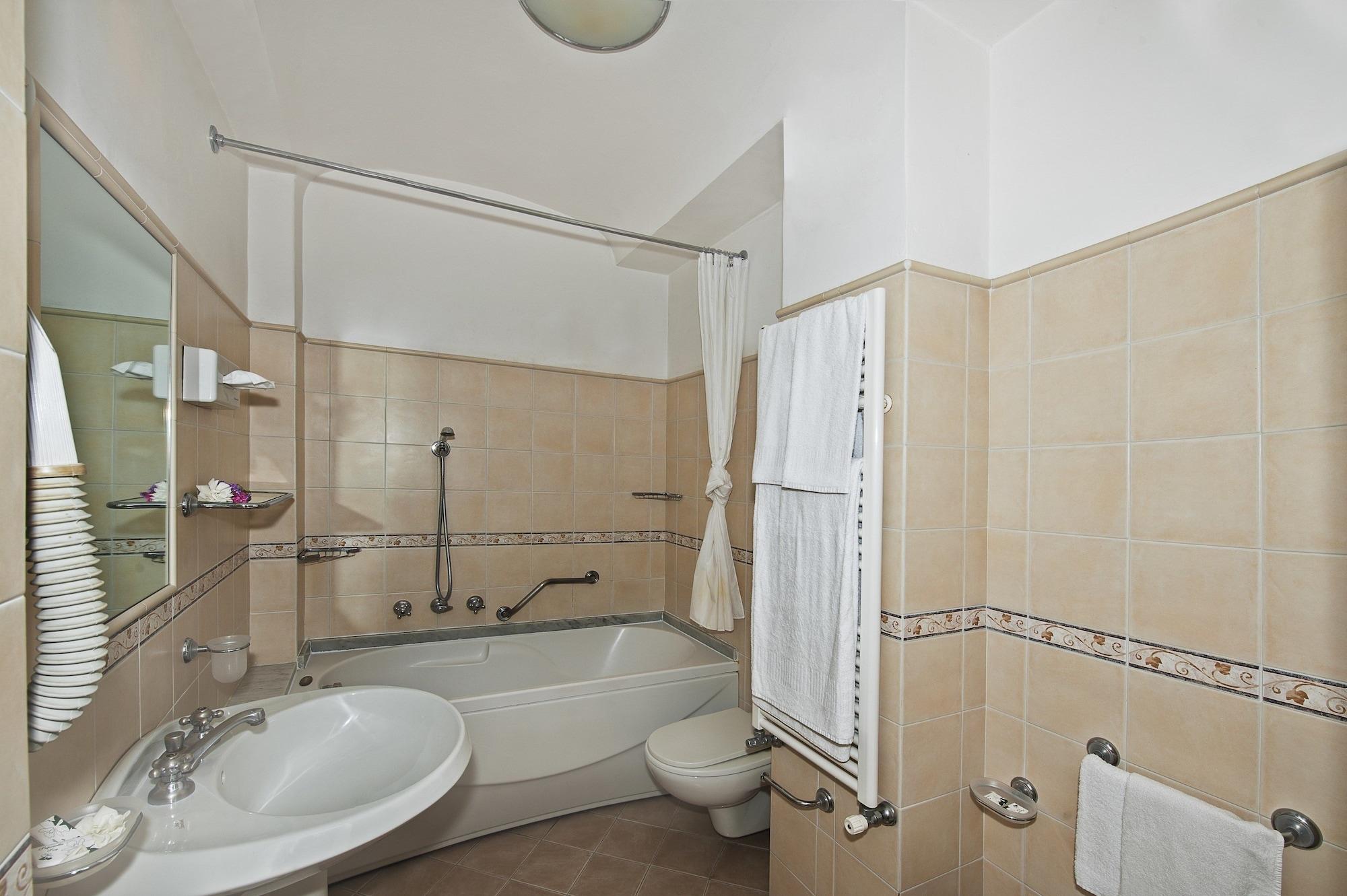 California Hotel 3*