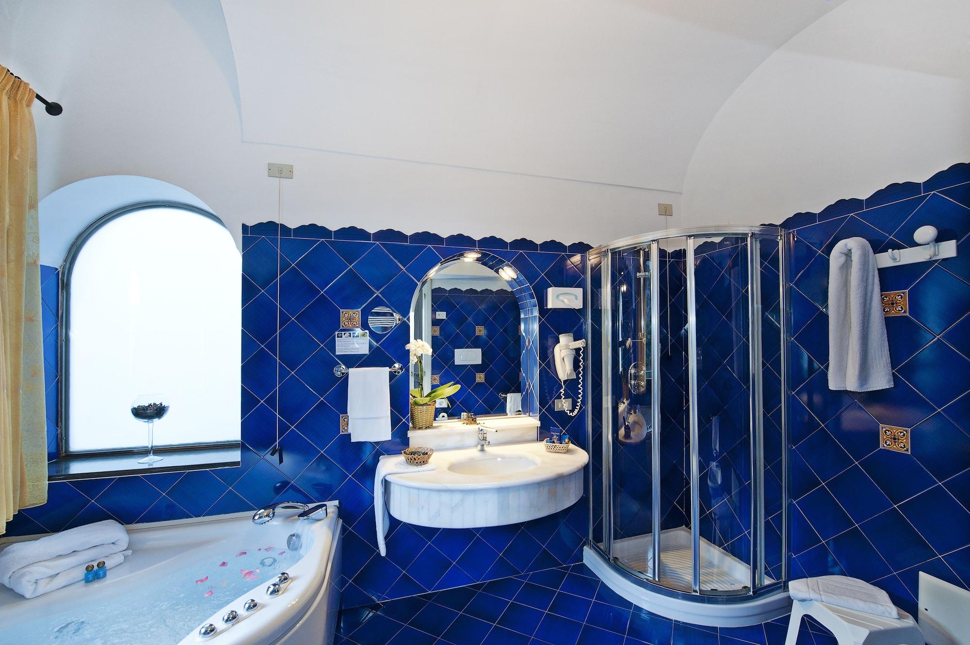 Savoia 4*
