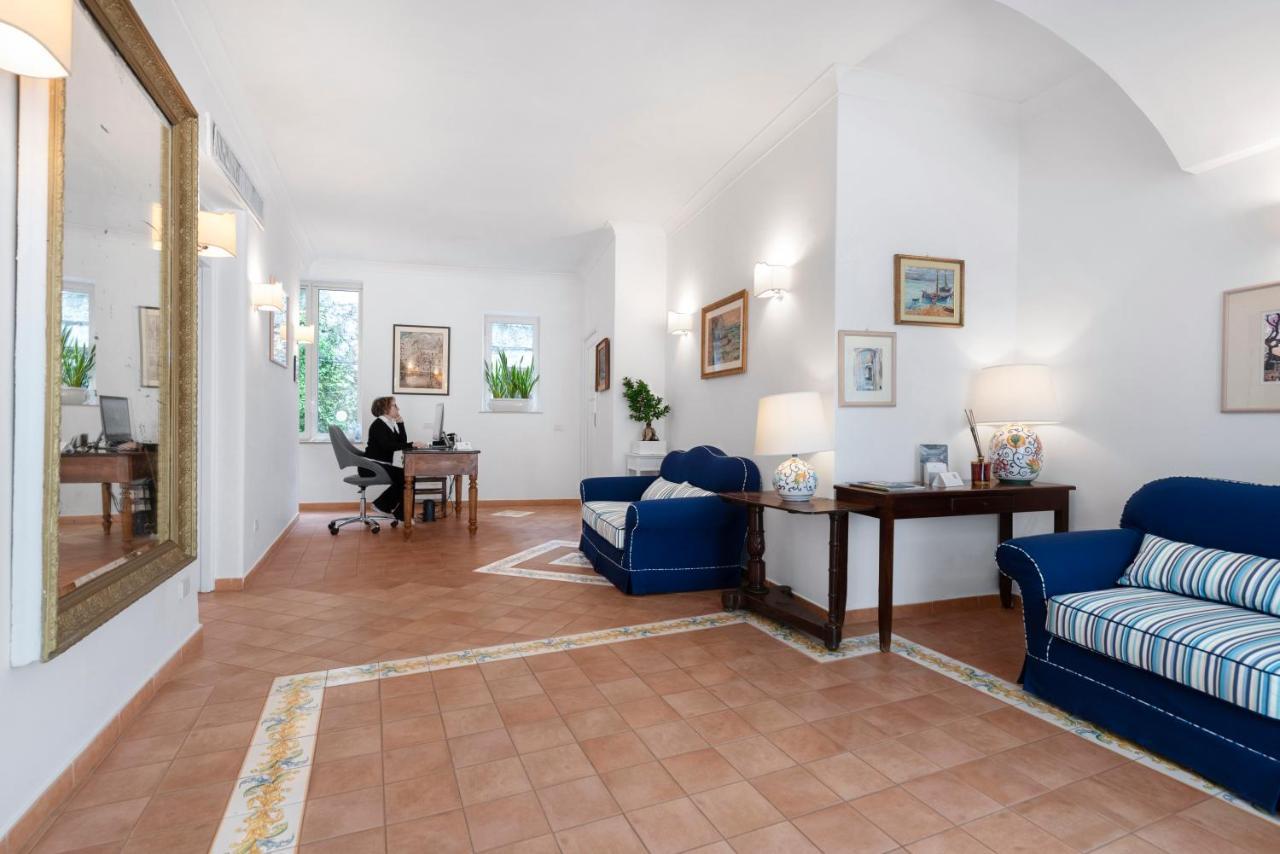 Bougainville Hotel