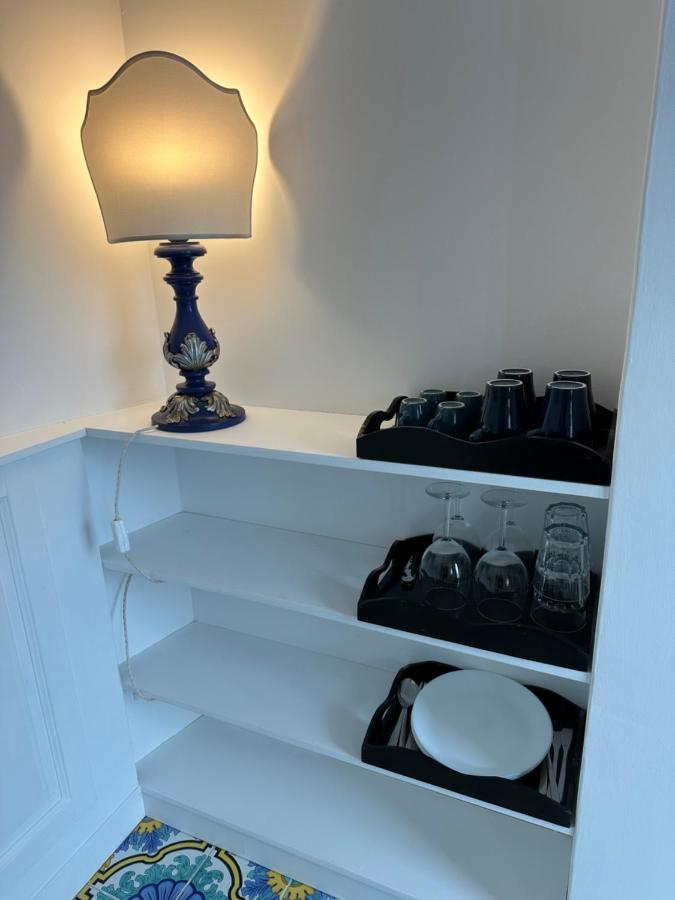 Queen View - No Kitchen *