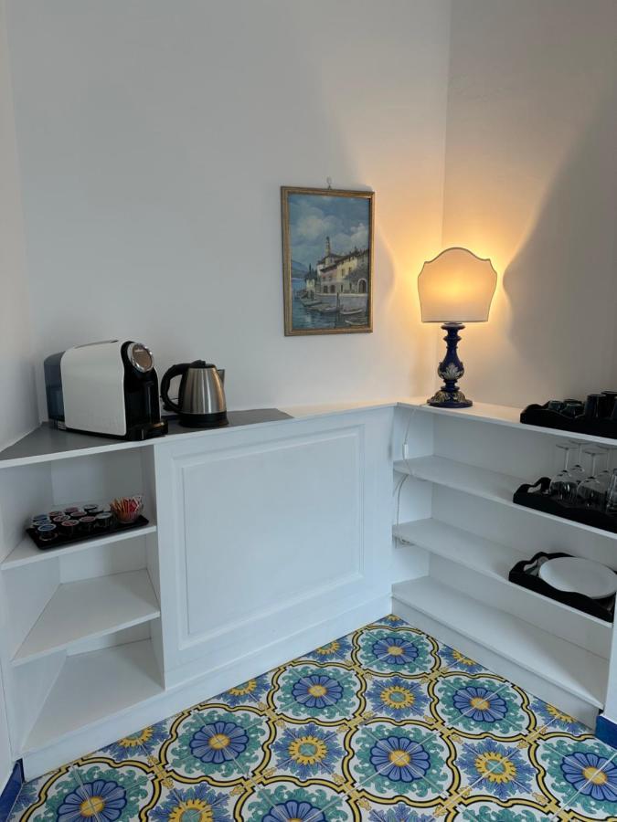 Queen View - No Kitchen * Positano