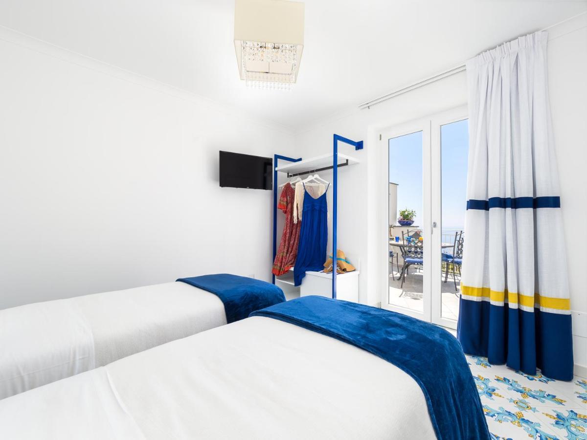Blue Waves - De Vivo Realty Apartment *