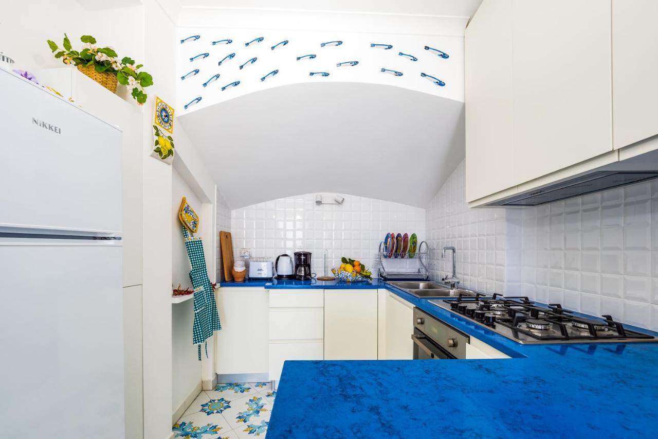 Blue Waves - De Vivo Realty Apartment *