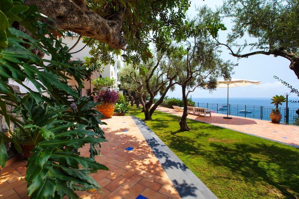 La - Luxury With Private Sea Access Villa *