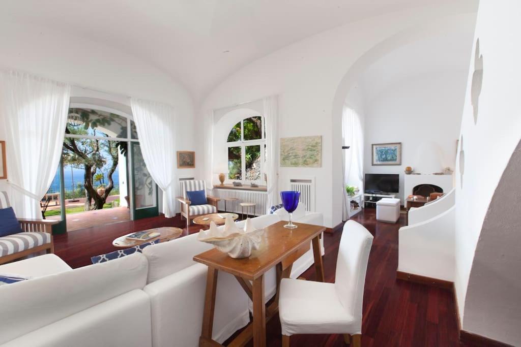 La - Luxury With Private Sea Access Villa