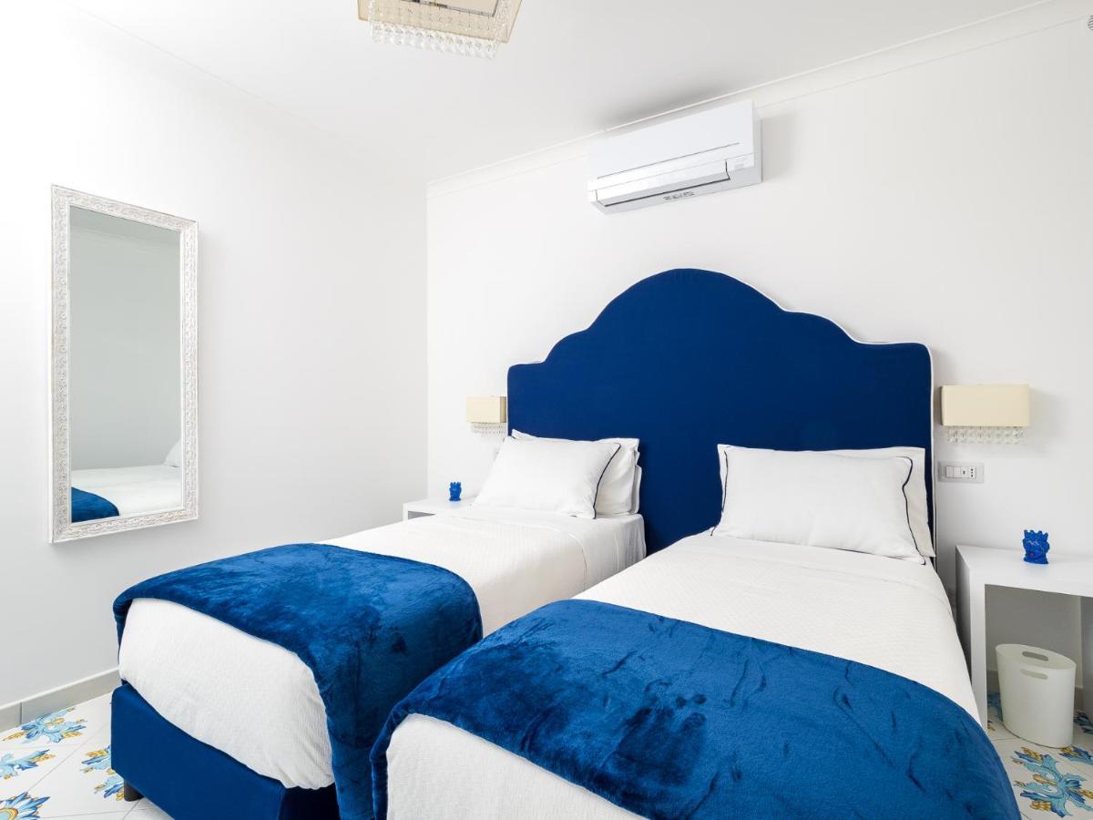Blue Waves - De Vivo Realty Apartment