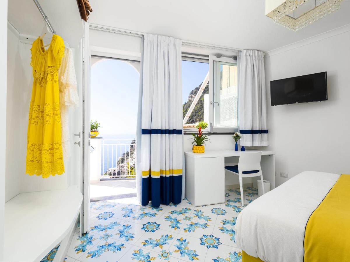 Blue Waves - De Vivo Realty
