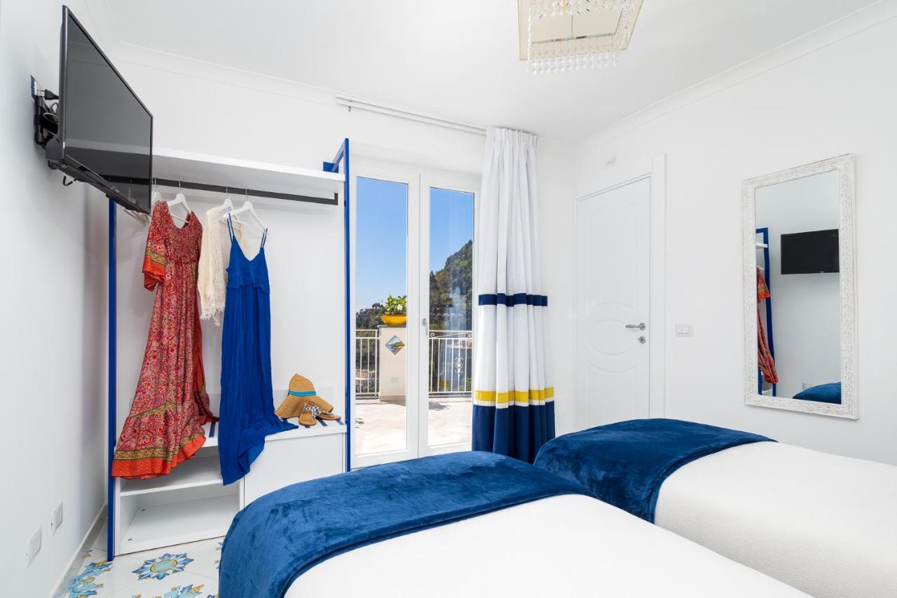 Blue Waves - De Vivo Realty *