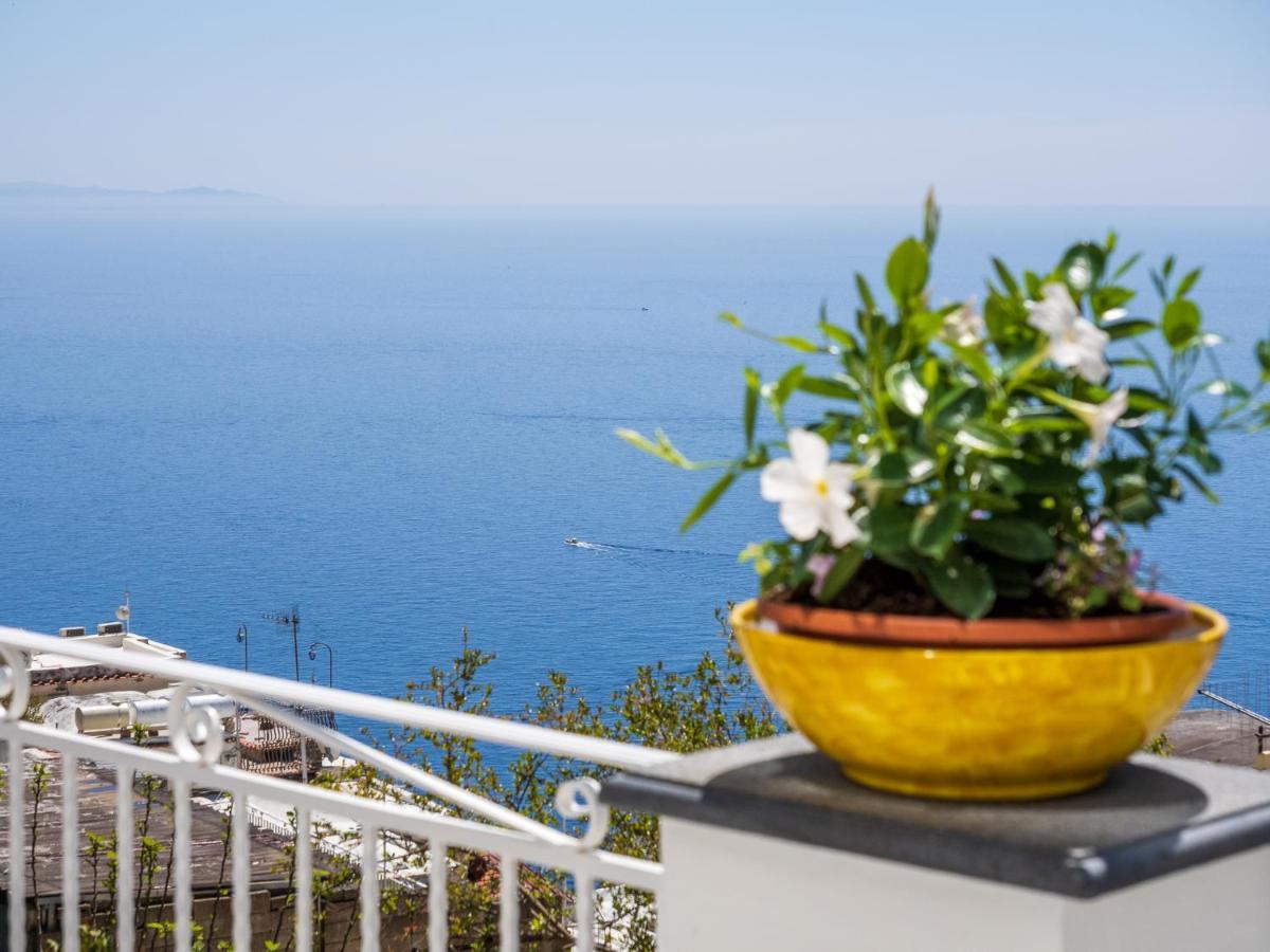 Apartment Blue Waves - De Vivo Realty