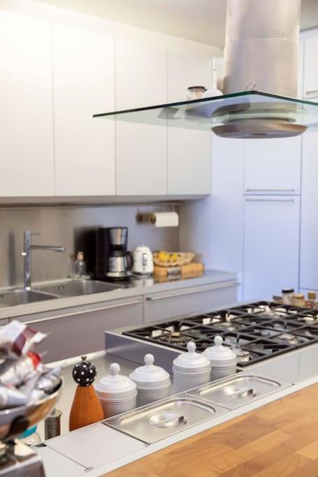 Joey - Prestigious With Private Garage In The Heart Of Villa