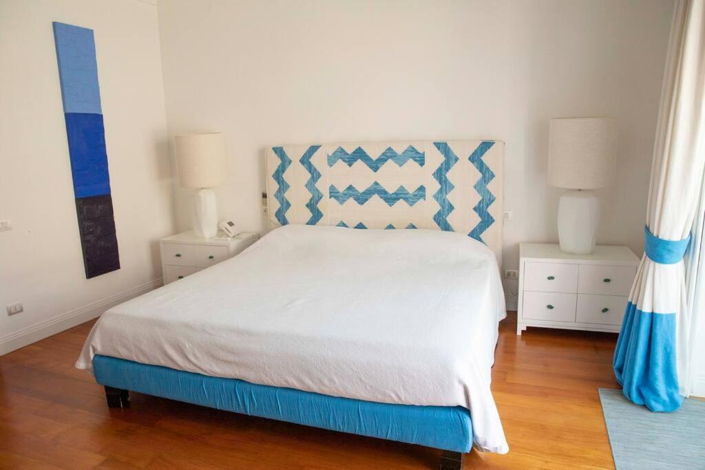 Joey - Prestigious With Private Garage In The Heart Of *