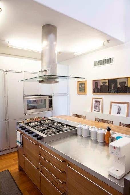 Joey - Prestigious With Private Garage In The Heart Of *