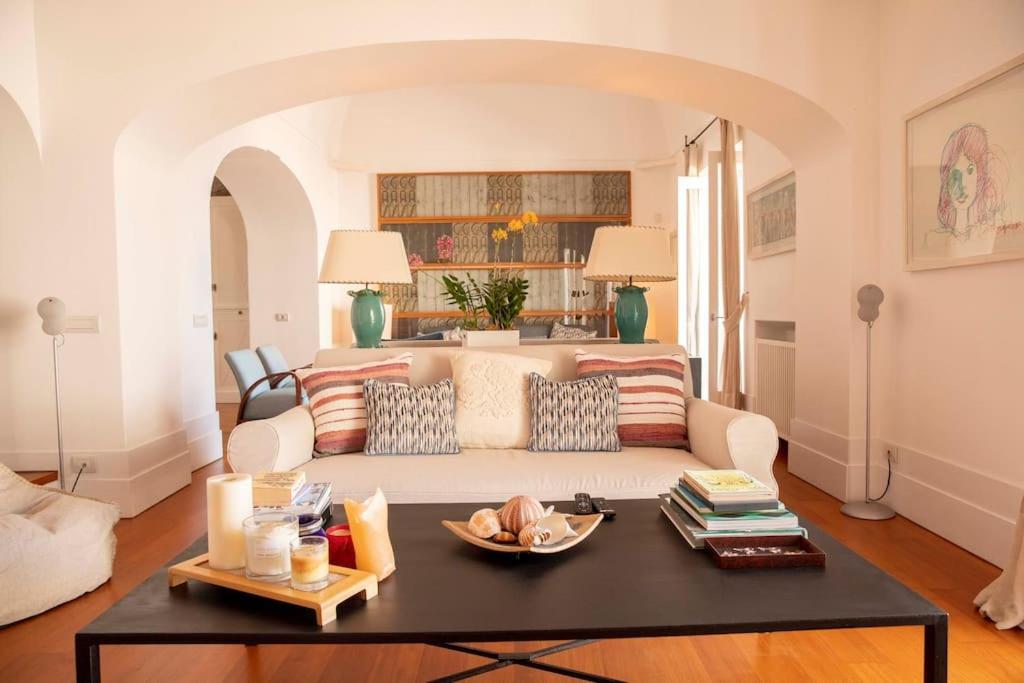 Joey - Prestigious With Private Garage In The Heart Of Positano