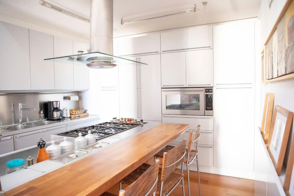 Joey - Prestigious With Private Garage In The Heart Of Villa Positano