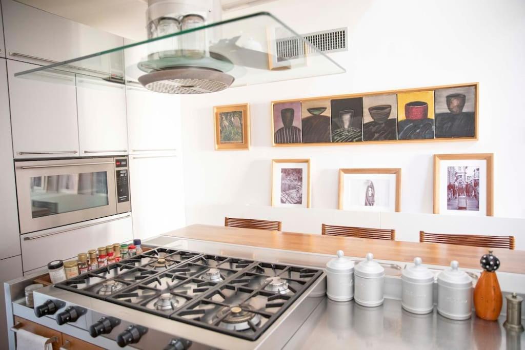 Joey - Prestigious With Private Garage In The Heart Of