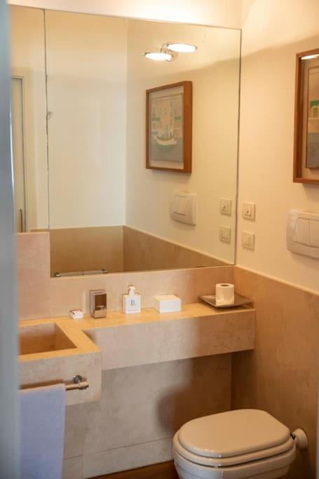 Joey - Prestigious With Private Garage In The Heart Of Positano