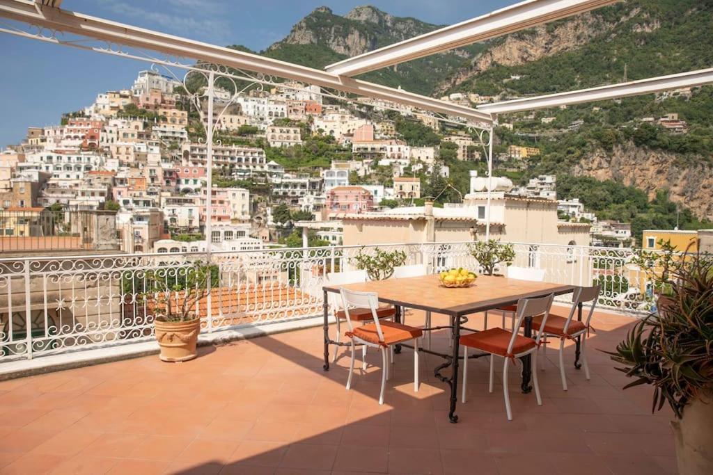 Joey - Prestigious With Private Garage In The Heart Of Villa Positano