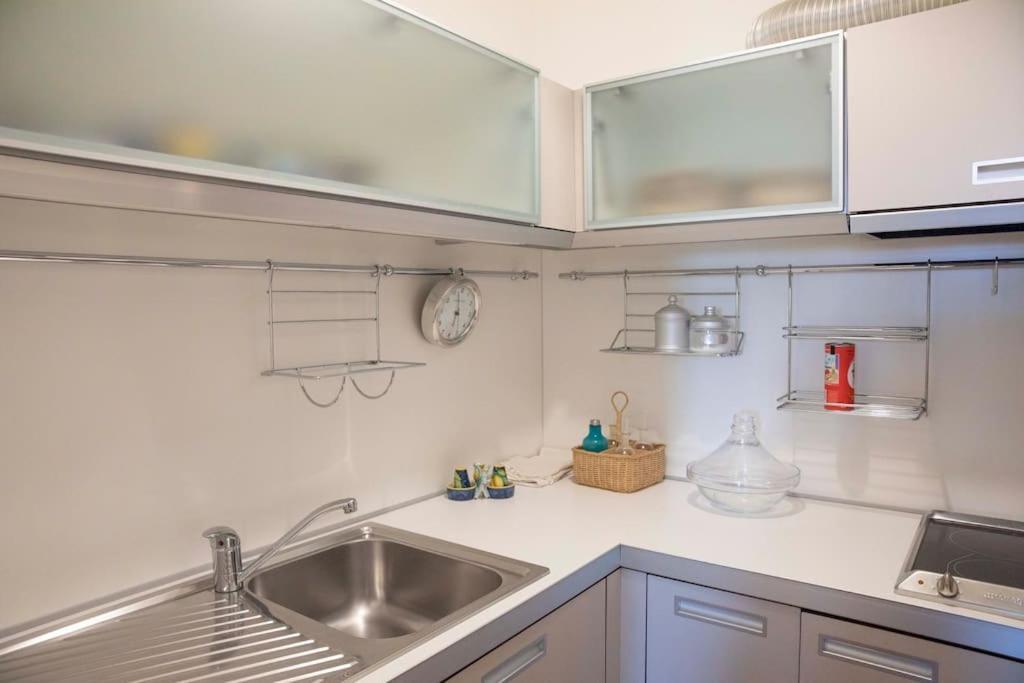 Joey - Prestigious With Private Garage In The Heart Of Villa *