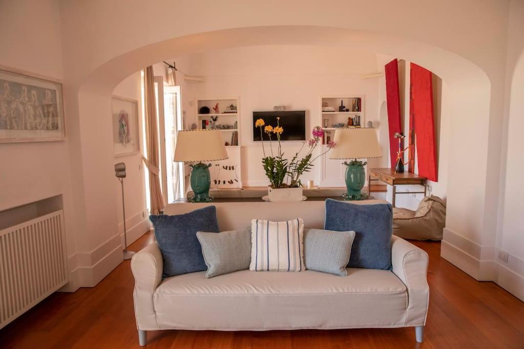 Joey - Prestigious With Private Garage In The Heart Of Positano