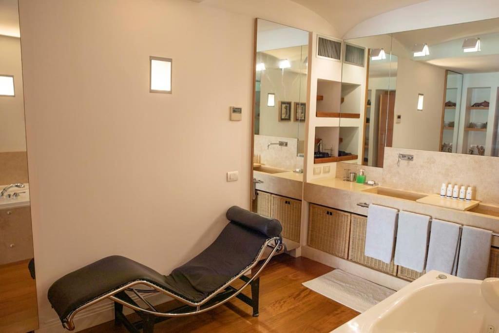 Joey - Prestigious With Private Garage In The Heart Of Villa *