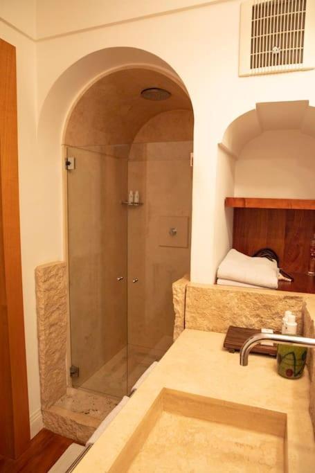 Joey - Prestigious With Private Garage In The Heart Of Villa *