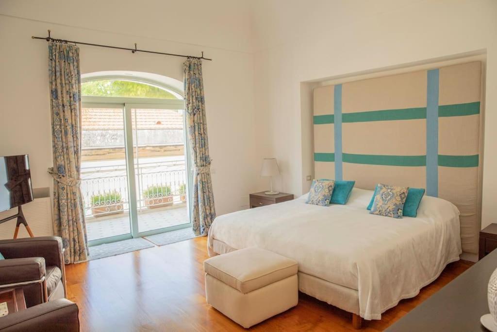 Joey - Prestigious With Private Garage In The Heart Of