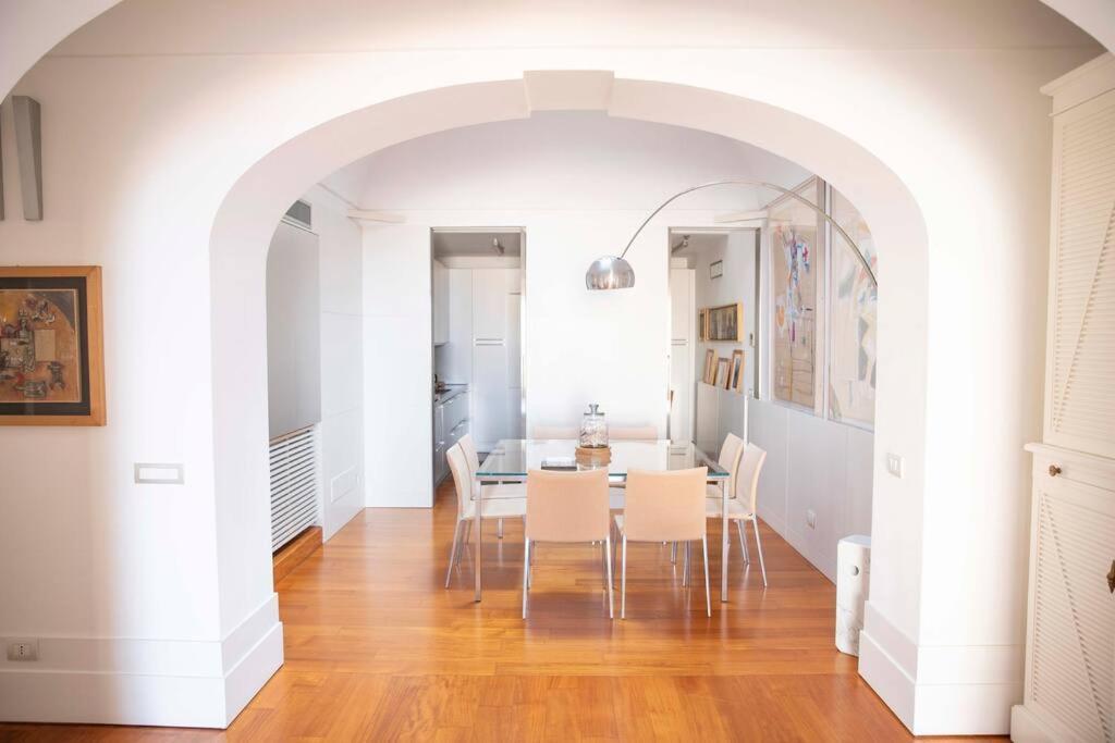 Joey - Prestigious With Private Garage In The Heart Of *