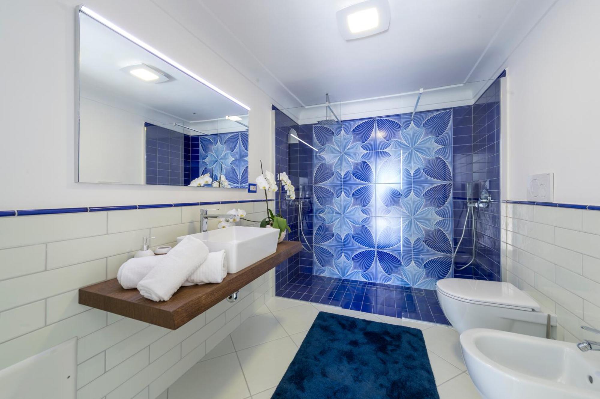 Aria Di Mare,near Elevator, Few Steps, Parking, Garden