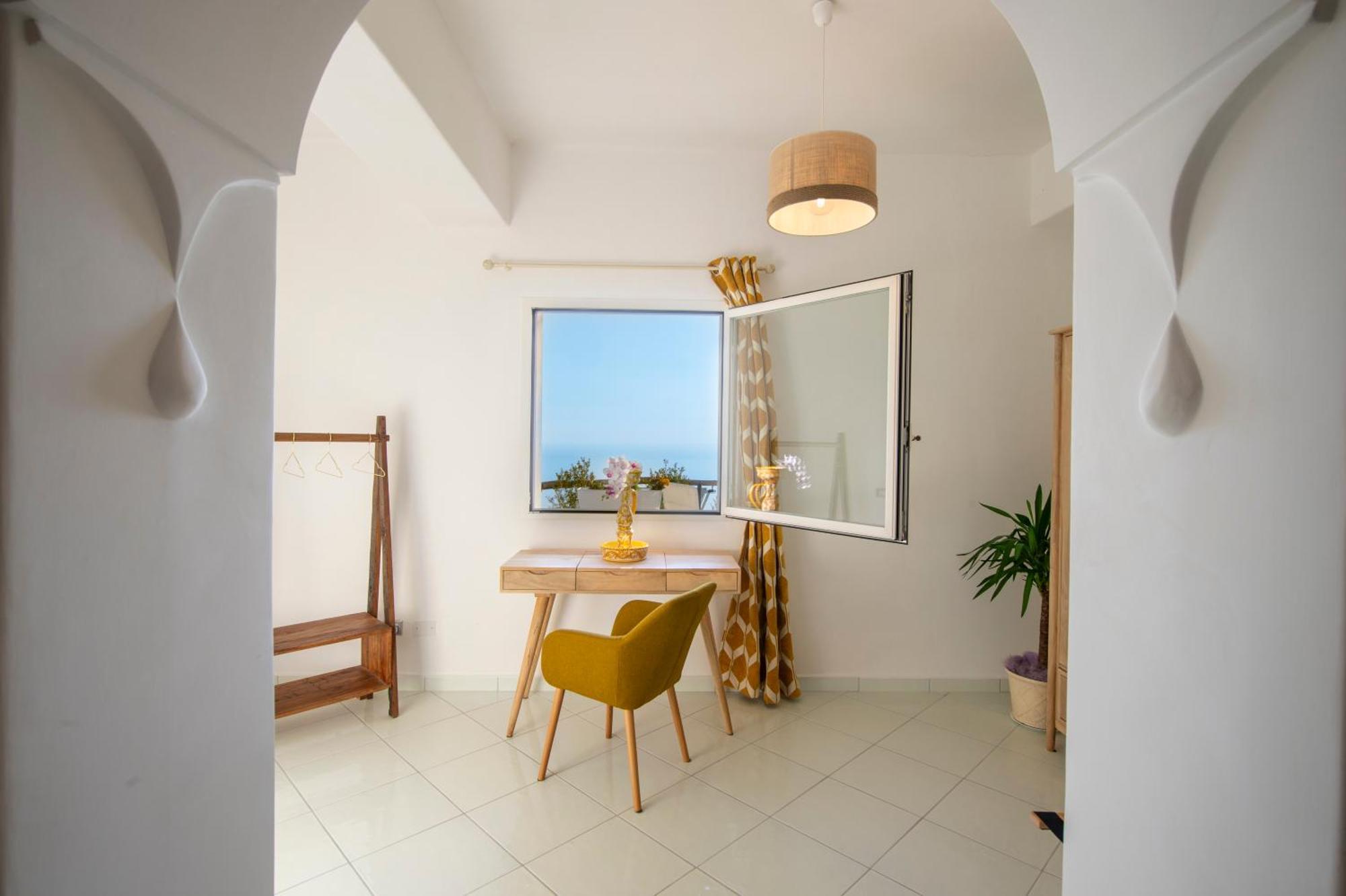 Aria Di Mare,near Elevator, Few Steps, Parking, Garden